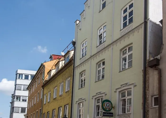 Direkt Am Koenigsplatz - Barrierefrei Fuer 6 Personen Mit Kickertisch Und Beamer Апартаменты Аугсбург