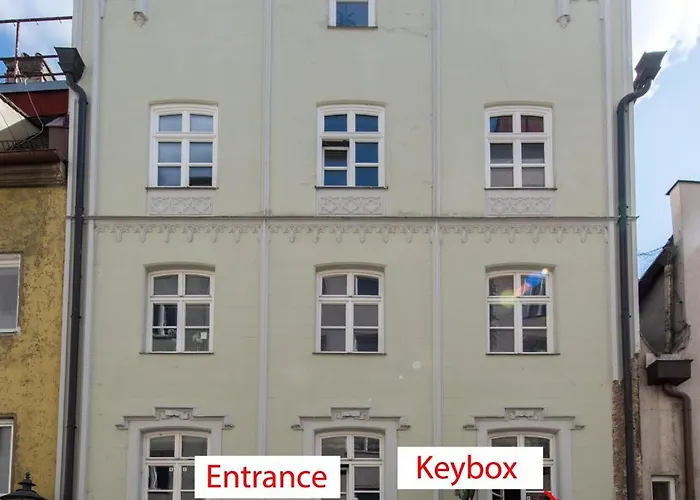 Direkt Am Koenigsplatz - Barrierefrei Fuer 6 Personen Mit Kickertisch Und Beamer Аугсбург