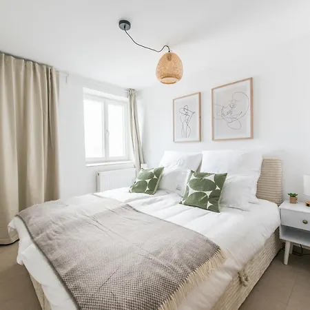 Direkt Am Koenigsplatz - Barrierefrei Fuer 6 Personen Mit Kickertisch Und Beamer Apartment Augsburg