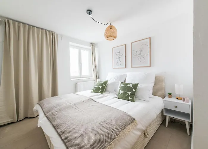 Direkt Am Koenigsplatz - Barrierefrei Fuer 6 Personen Mit Kickertisch Und Beamer Apartment Augsburg